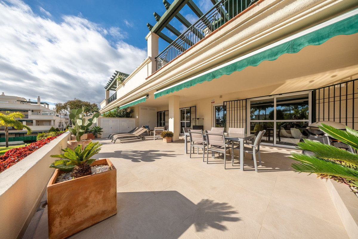 Piso de 2 Dormitorios en venta en Puerto Banús