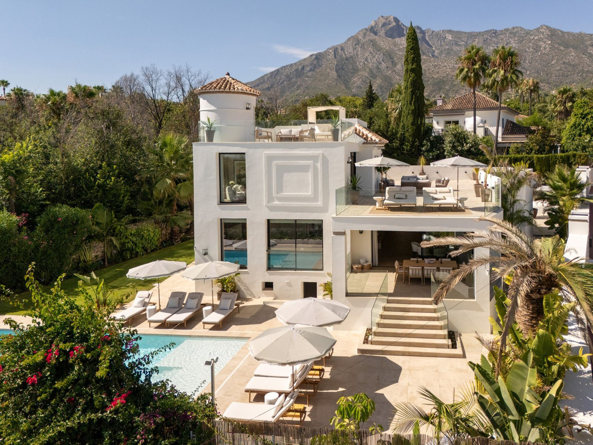 Casa de 5 Dormitorios en alquiler en Marbella