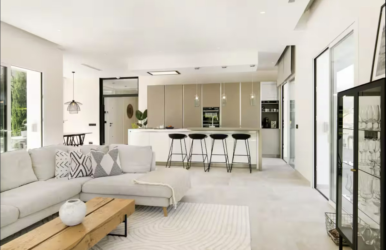 Casa de 5 Dormitorios y 6 Baños en venta en Nueva Andalucía, Marbella