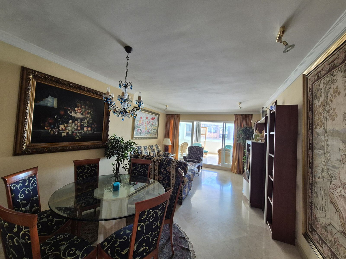 Piso de 2 Dormitorios y 2 Baños en venta en Puerto Banús