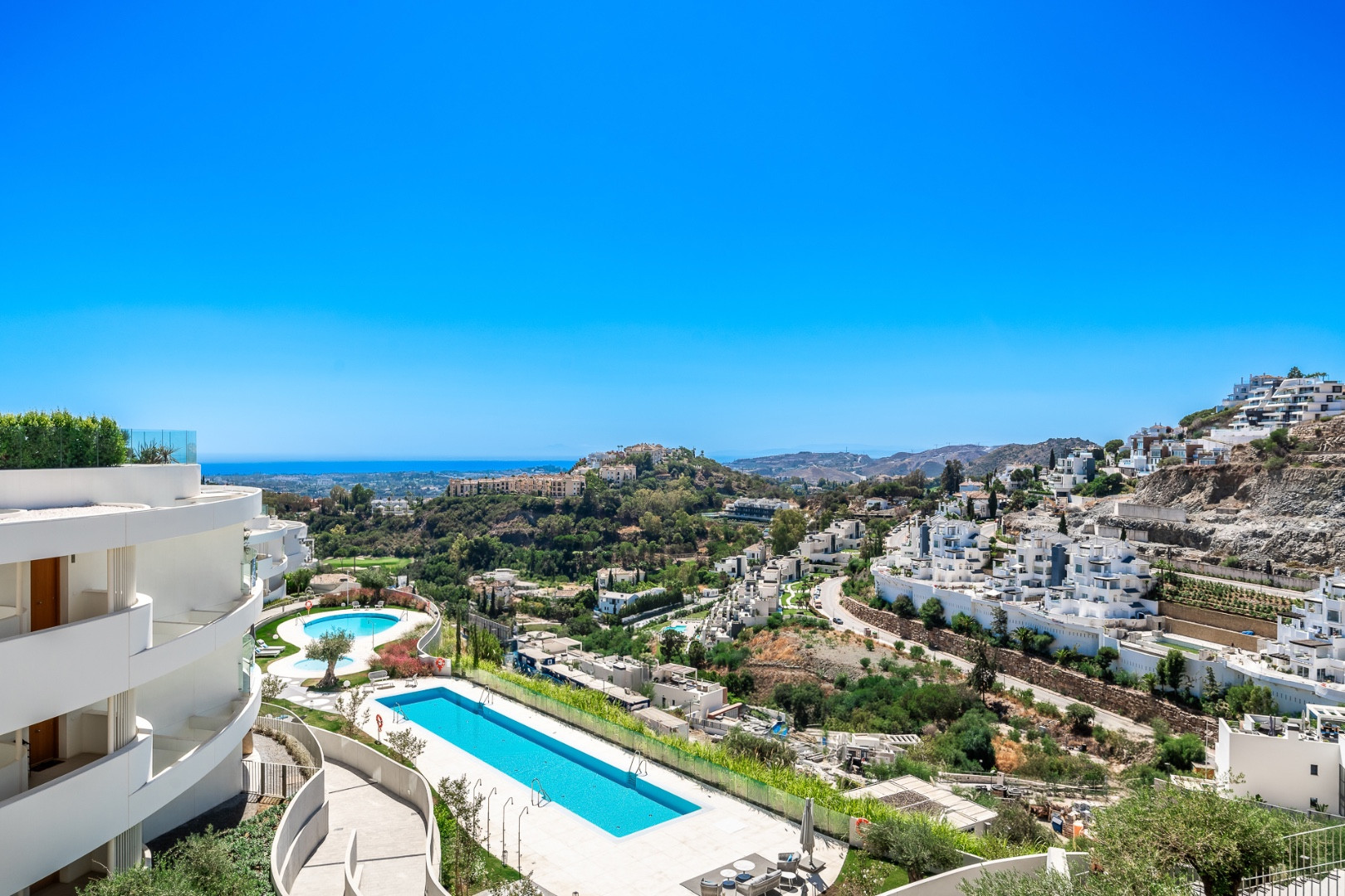 2 спални, 2 бани - Апартамент за продажба в Benahavis