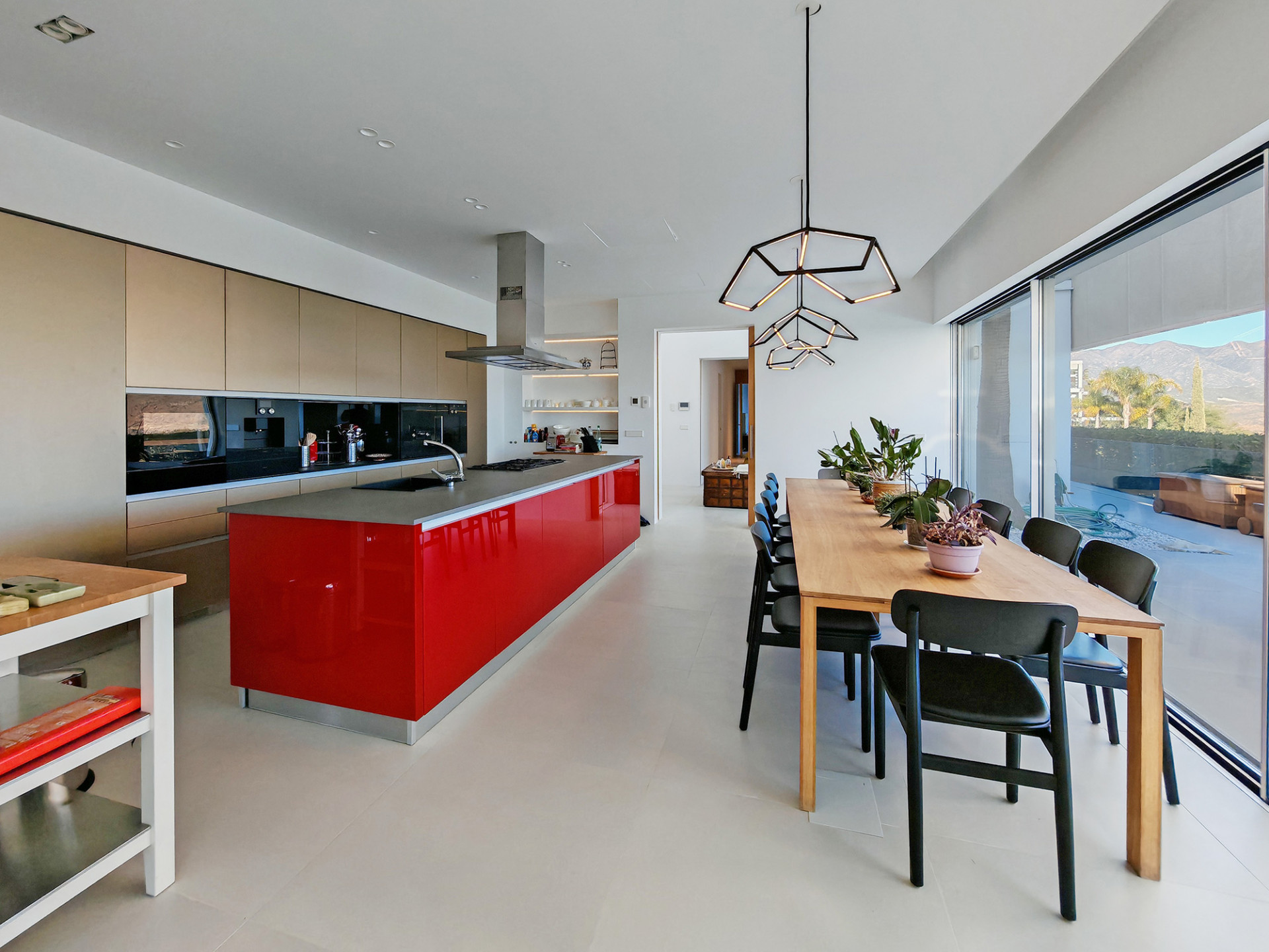 Casa de 6 Dormitorios en venta en La Mairena, Marbella