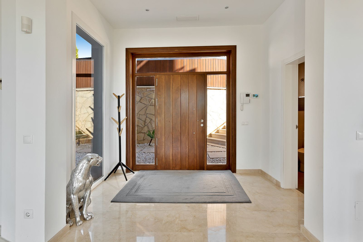Casa de 4 Dormitorios y 4 Baños en venta en El Rosario, Marbella