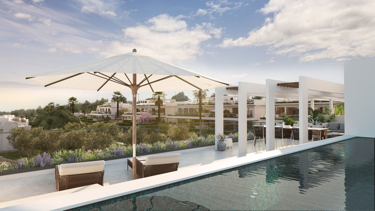 Piso de 4 Dormitorios y 5 Baños en venta en Los Monteros, Marbella