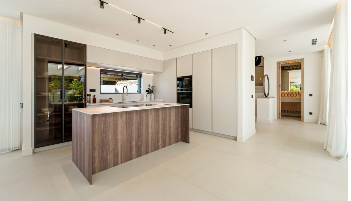 Casa de 5 Dormitorios y 7 Baños en venta en San Pedro de Alcántara