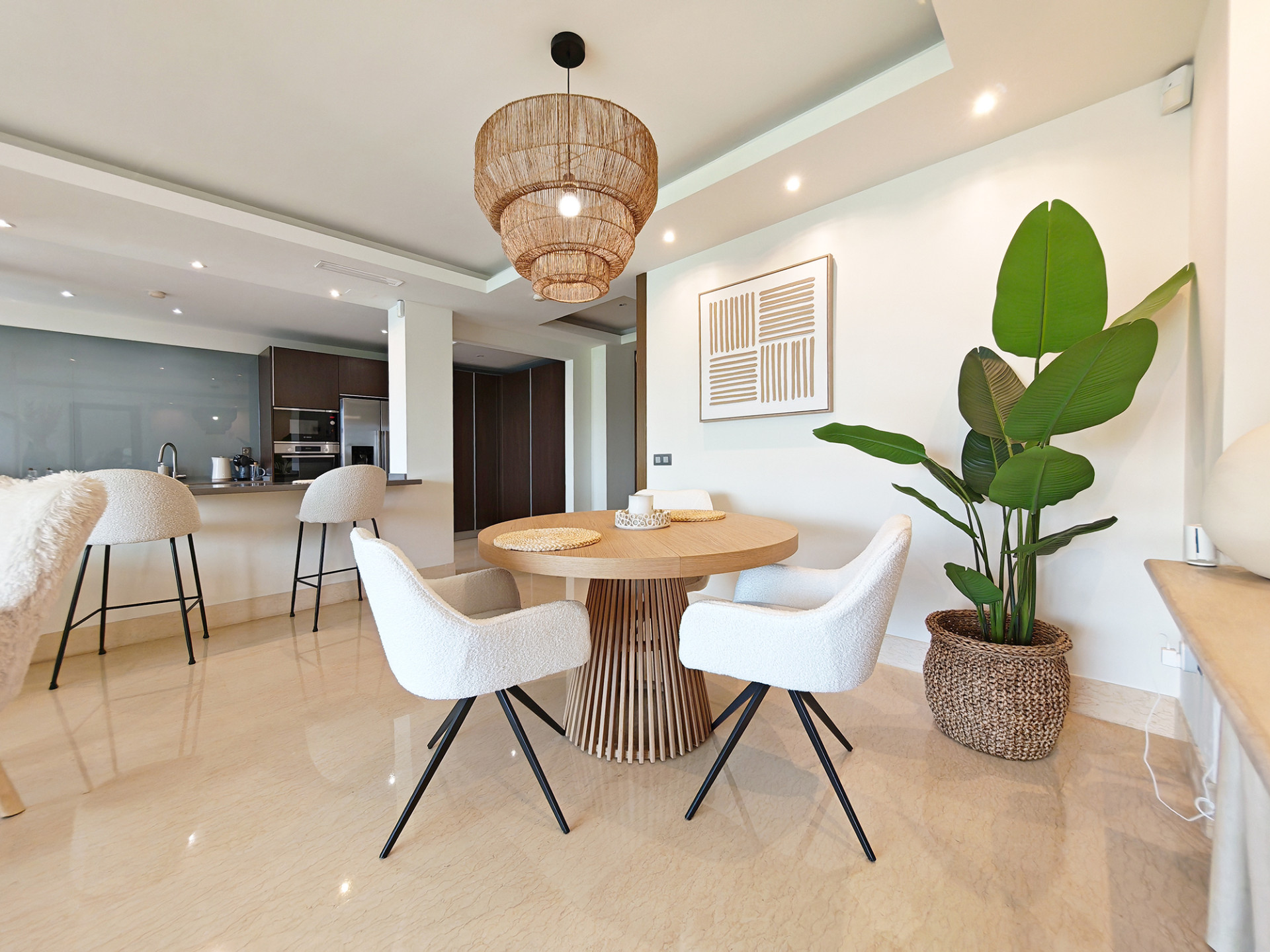 Piso de 3 Dormitorios y 2 Baños en venta en Los Arqueros, Benahavís