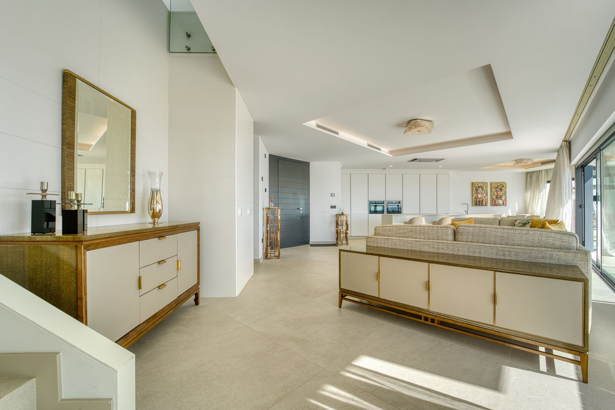 Casa Adosada de 3 Dormitorios en venta en Estepona