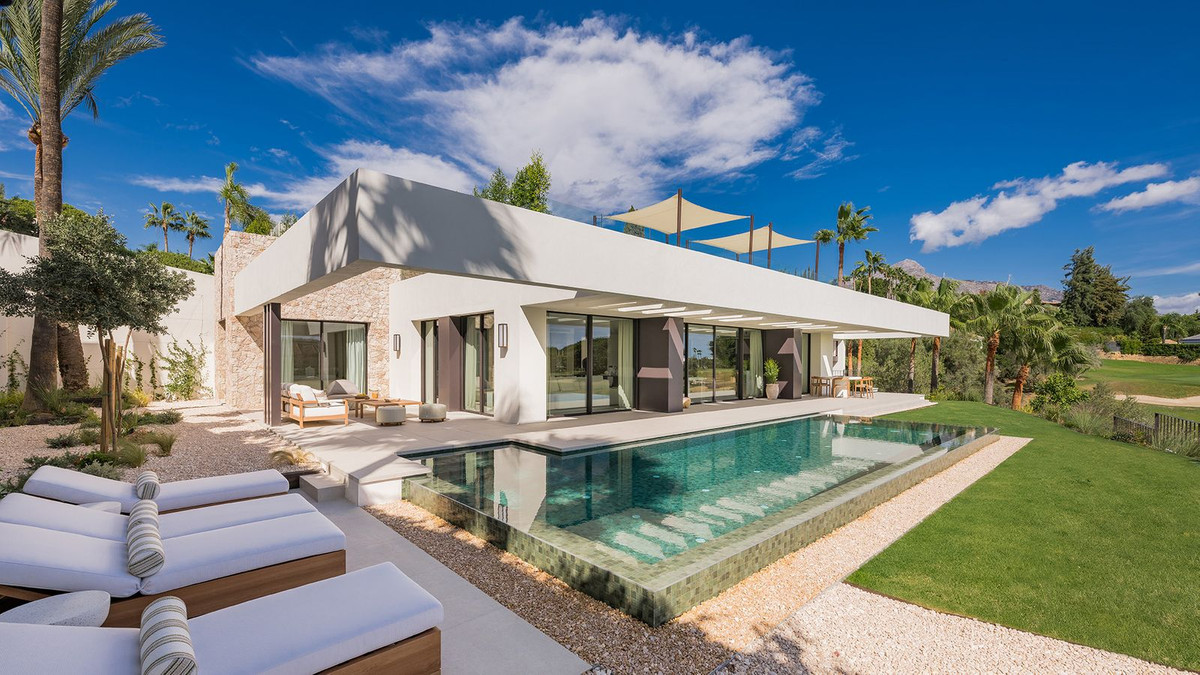 Casa de 4 Dormitorios y 5 Baños en venta en Nueva Andalucía, Marbella