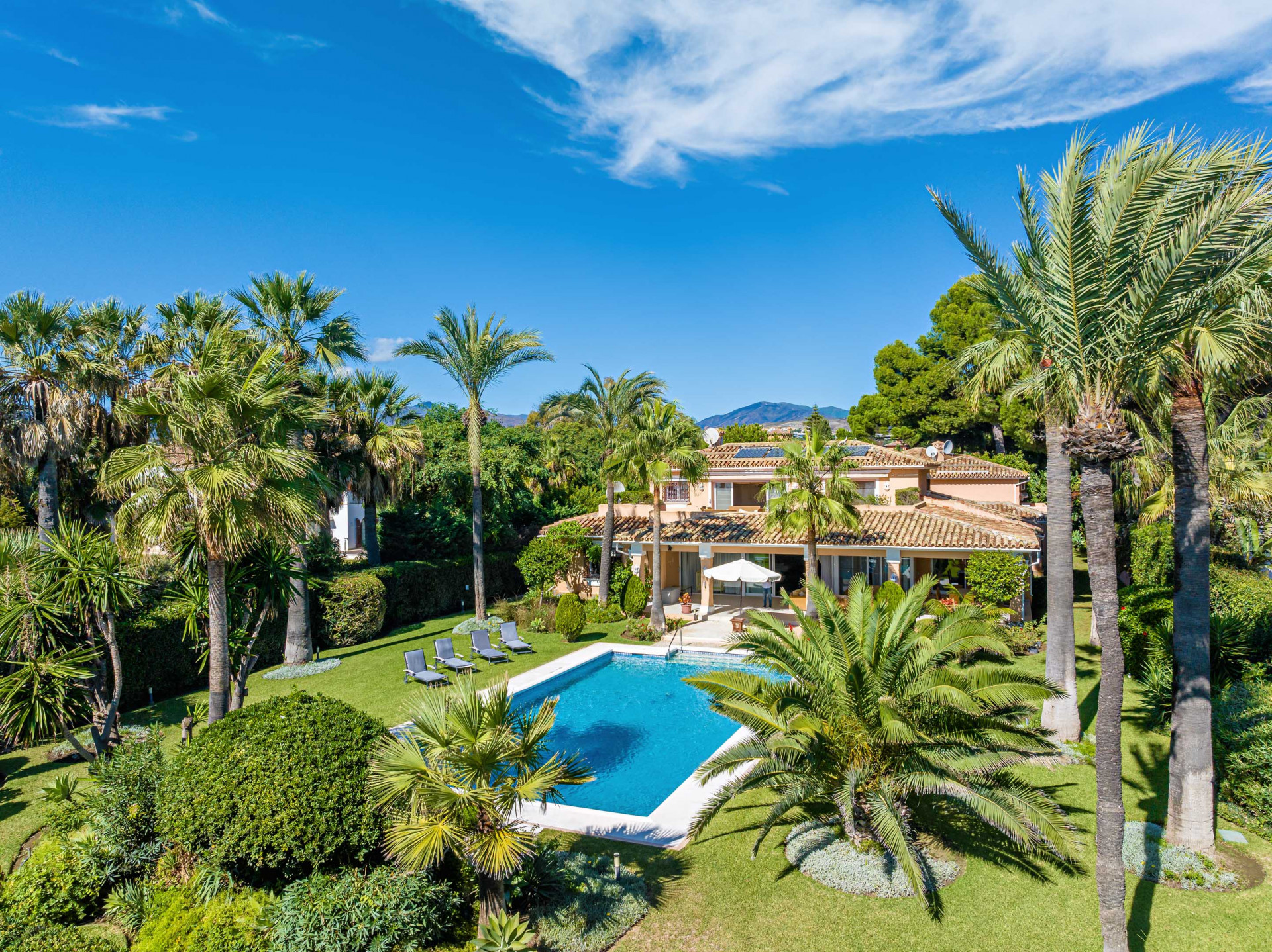 9 кровать 9 ванна Вилла для продажи в El Paraiso, Estepona