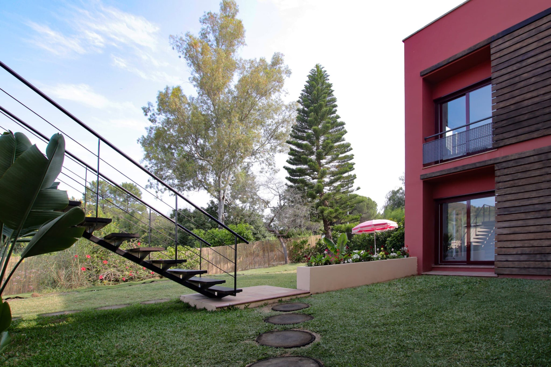 Casa de 4 Dormitorios y 5 Baños en venta en La Alqueria, Estepona