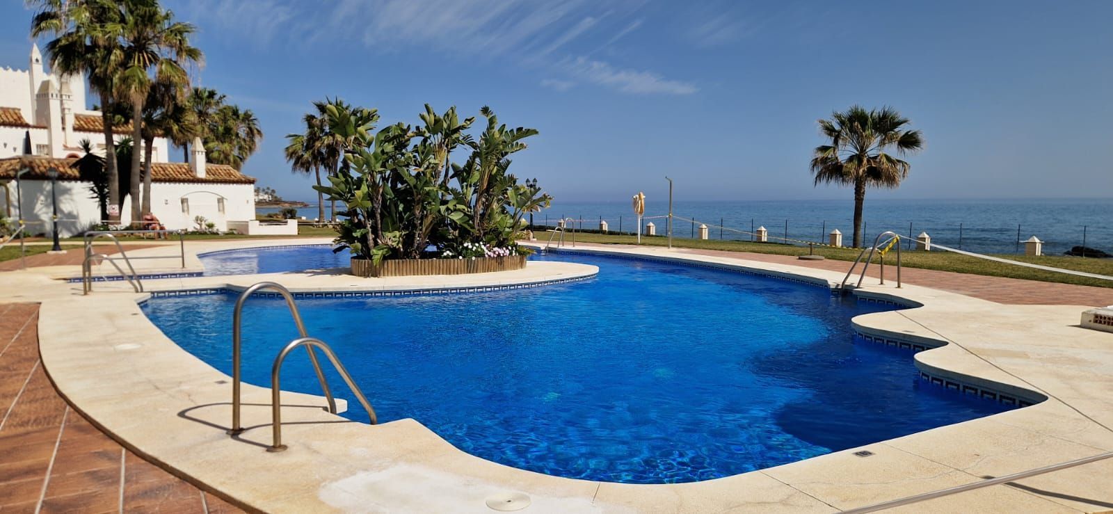 Piso de 2 Dormitorios y 2 Baños en venta en Calahonda, Mijas