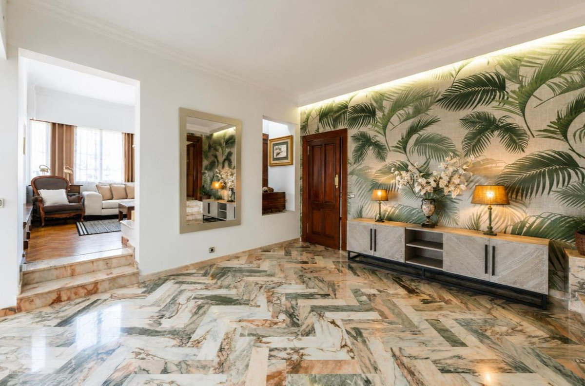 8 Slaapk. - Villa te koop in El Paraíso
