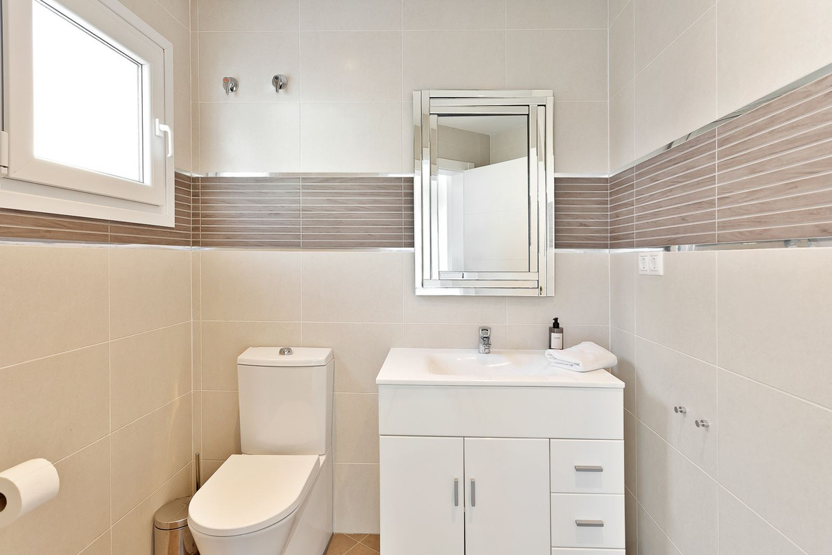 Casa de 4 Dormitorios y 4 Baños en venta en El Rosario, Marbella