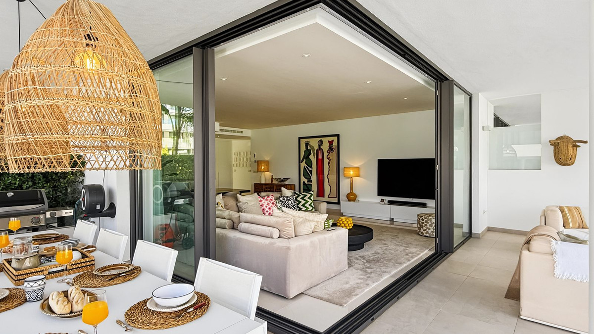 Piso de 3 Dormitorios y 2 Baños en venta en Estepona