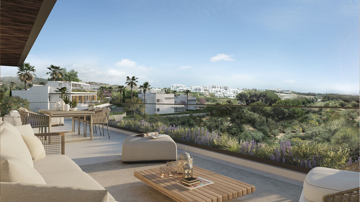 Piso de 4 Dormitorios y 5 Baños en venta en Los Monteros, Marbella