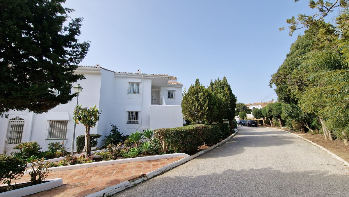 Piso de 2 Dormitorios y 2 Baños en venta en Nueva Milla de Oro, Estepona