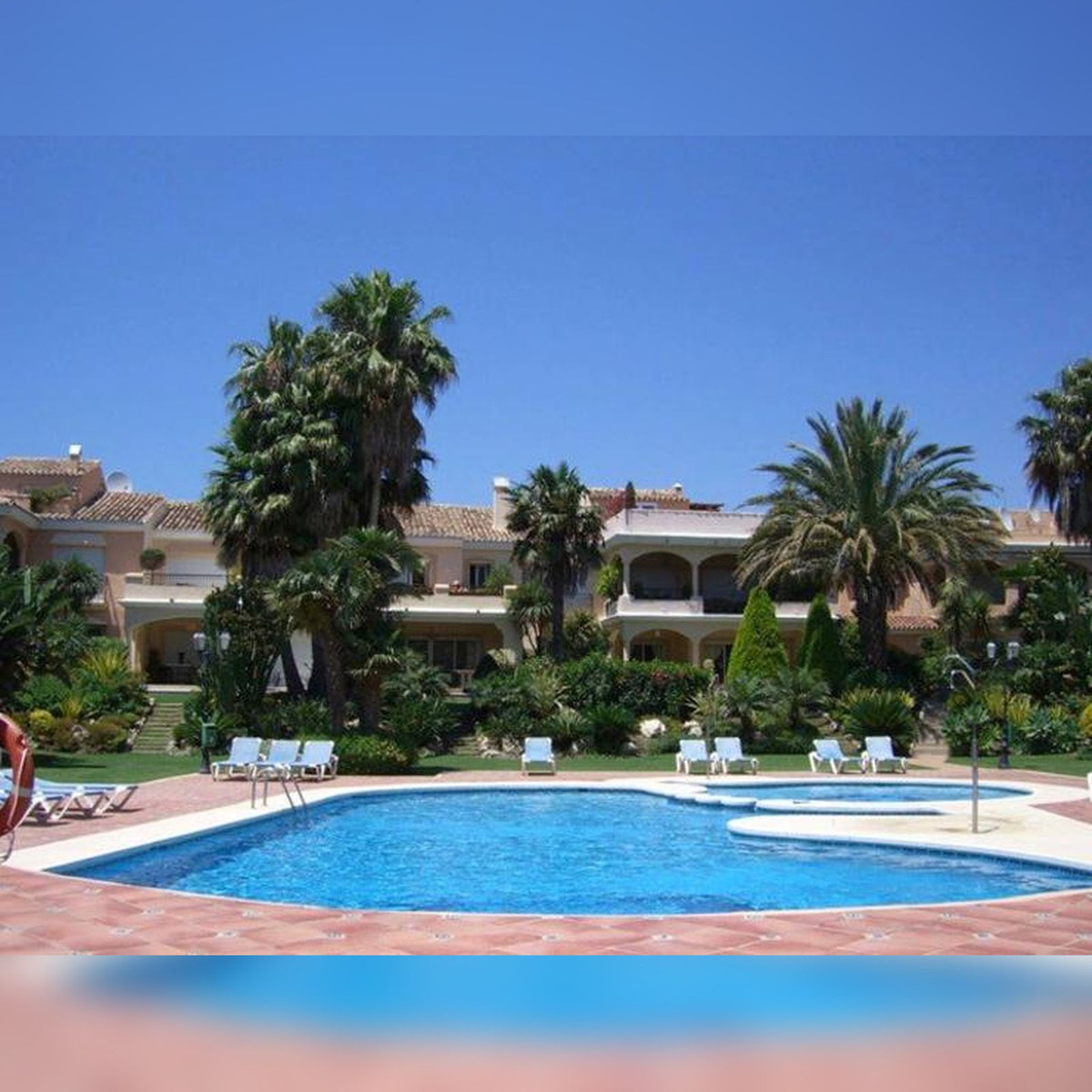 Casa Adosada de 3 Dormitorios y 3 Baños en venta en Estepona