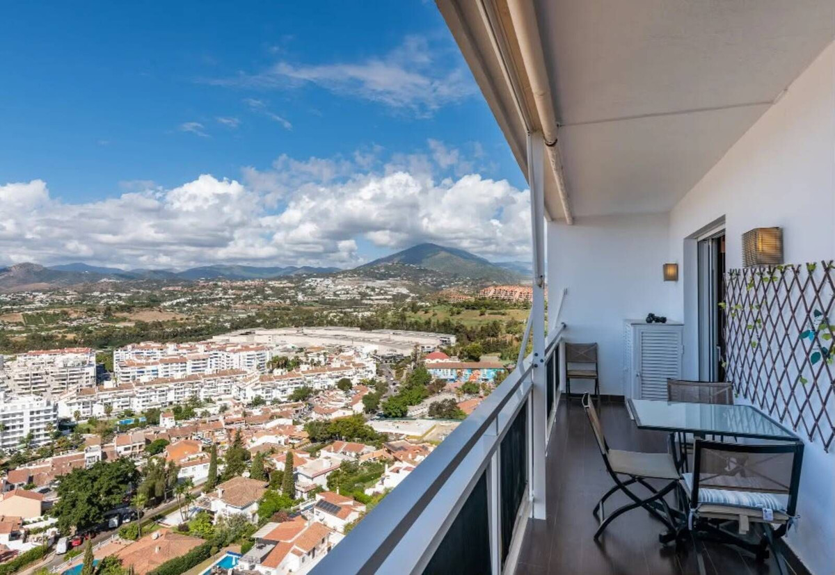 Piso de 1 Dormitorio en venta en Nueva Andalucía, Marbella