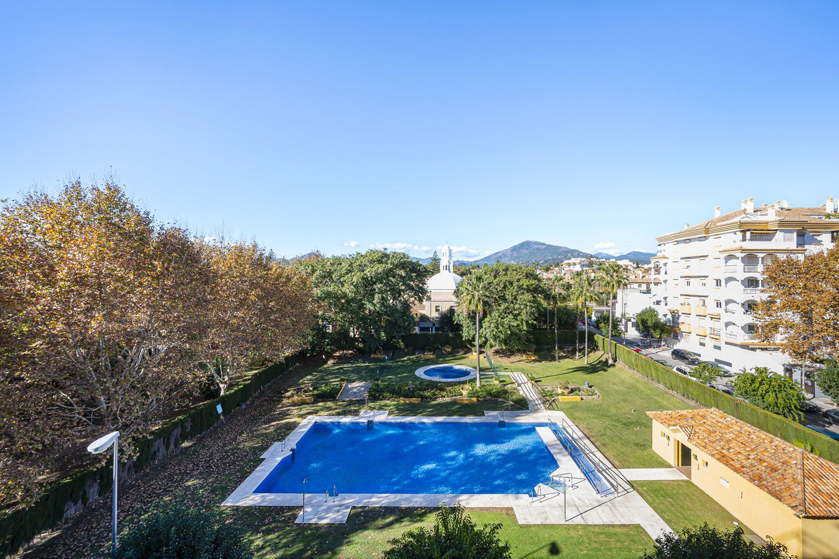 Piso de 3 Dormitorios y 2 Baños en venta en San Pedro de Alcántara