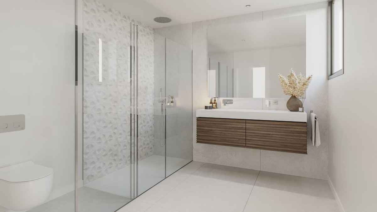 Piso de 4 Dormitorios y 5 Baños en venta en Los Monteros, Marbella