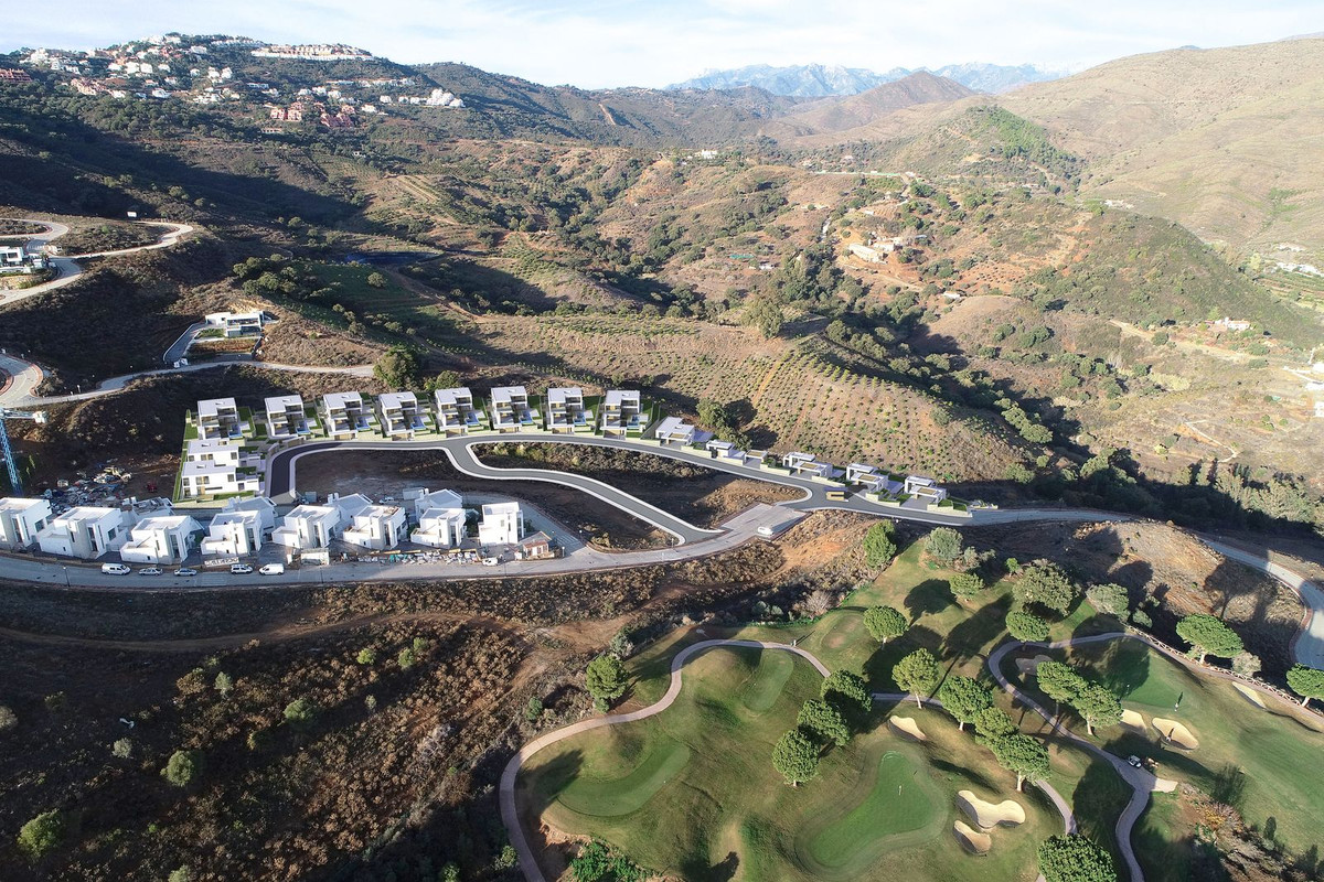Casa de 4 Dormitorios en venta en La Cala Golf, Mijas