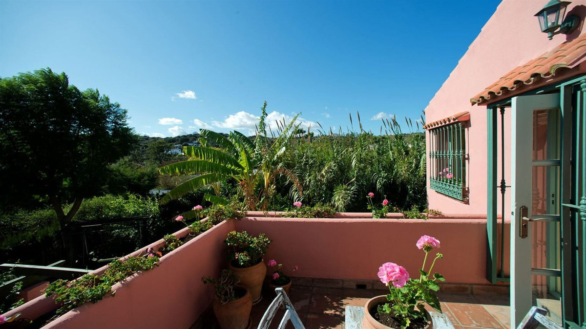 Finca de 3 Dormitorios y 2 Baños en venta en Estepona