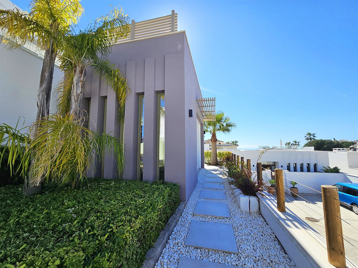 Casa de 5 Dormitorios y 5 Baños en venta en Riviera del Sol, Mijas