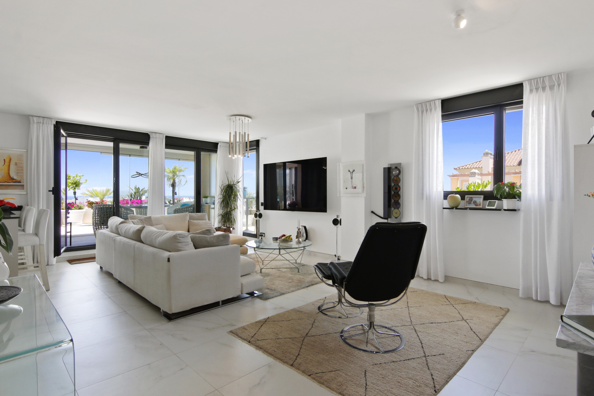 Ático de 3 Dormitorios y 2 Baños en venta en La Alqueria, Estepona