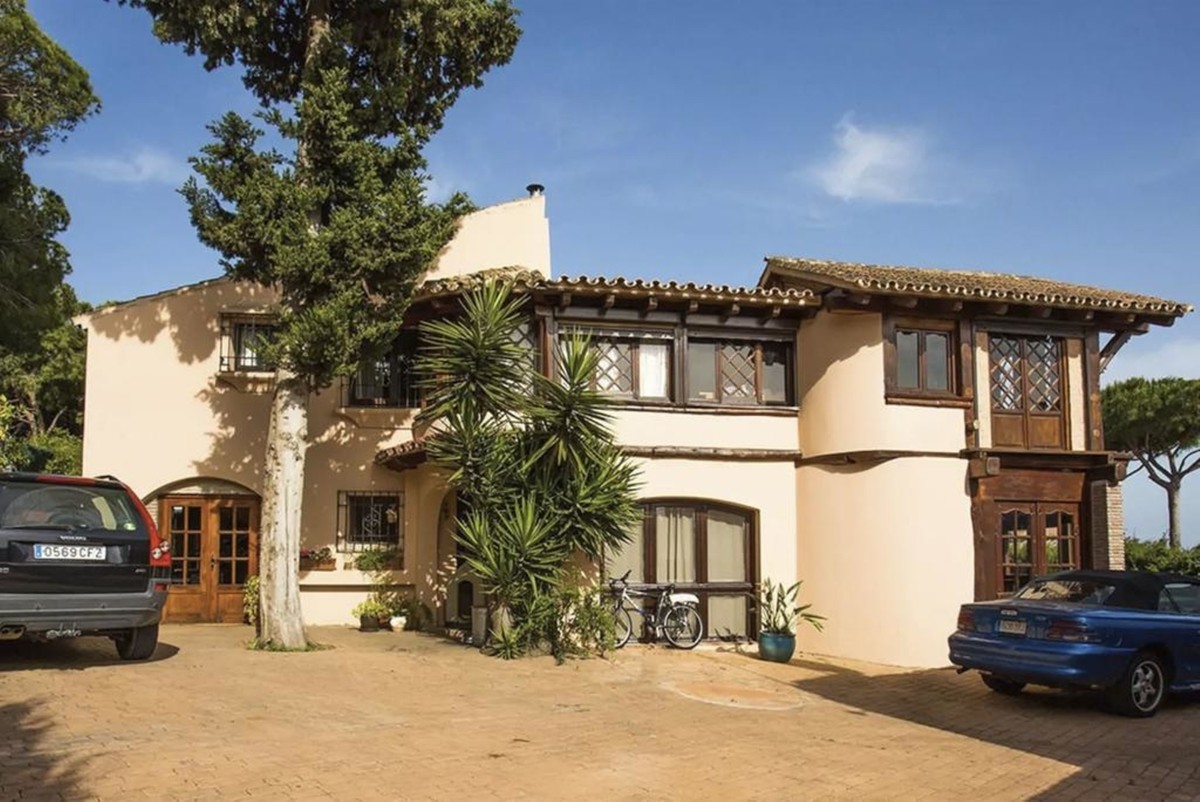5 спални, 4 бани - Вила за продажба в Artola, Marbella