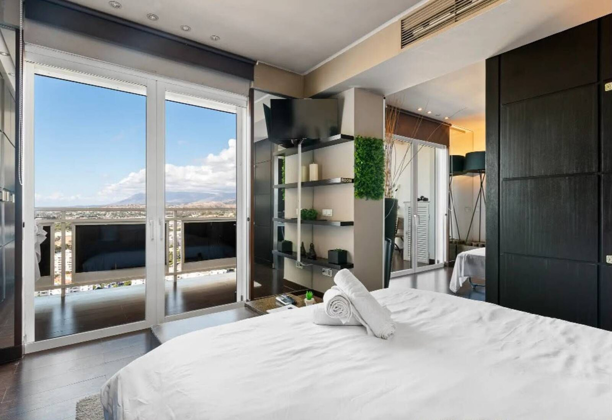 Piso de 1 Dormitorio en venta en Nueva Andalucía, Marbella