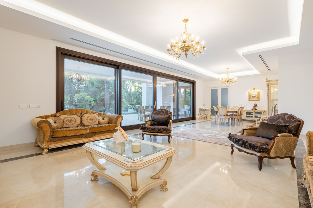 Casa de 7 Dormitorios y 10 Baños en venta en Guadalmina Baja, San Pedro de Alcántara