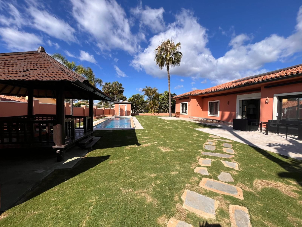 Casa de 3 Dormitorios en venta en Estepona