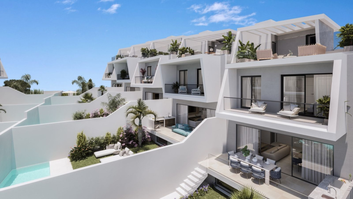 Casa Adosada de 3 Dormitorios y 4 Baños en venta en Los Flamingos, Benahavís