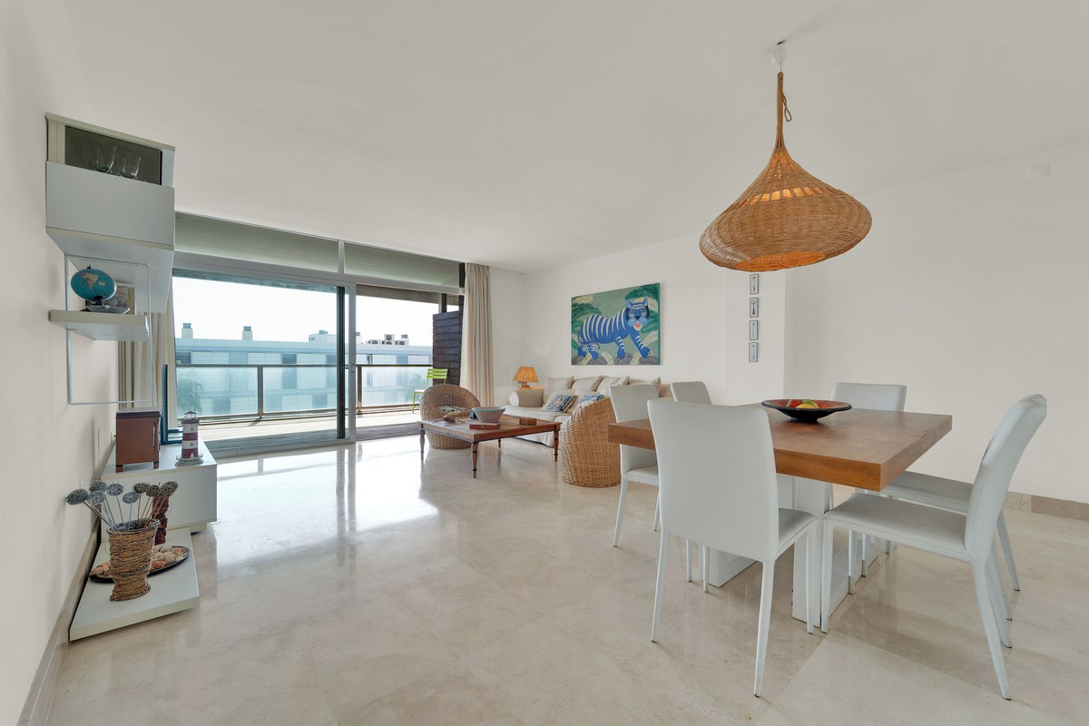 Piso de 3 Dormitorios en venta en Manilva