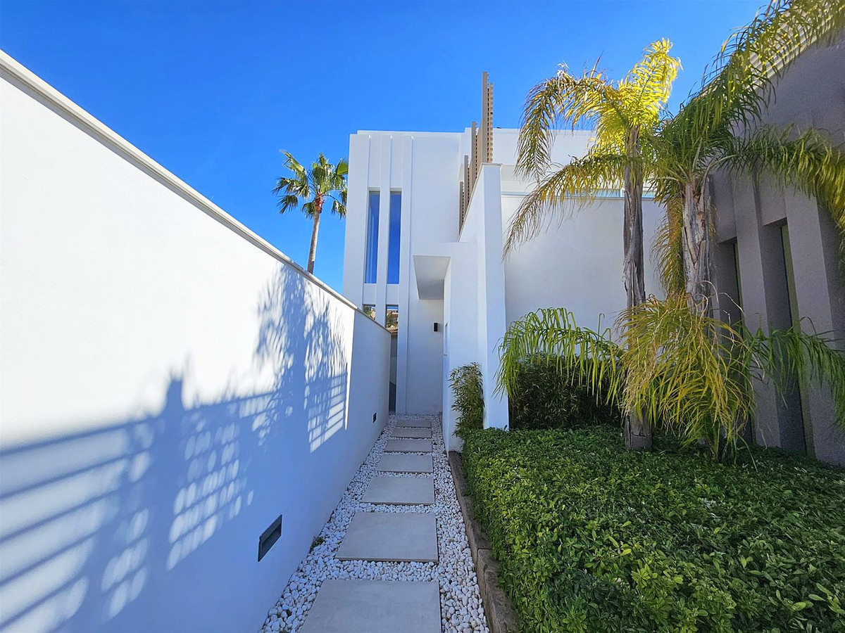 Casa de 5 Dormitorios y 5 Baños en venta en Riviera del Sol, Mijas