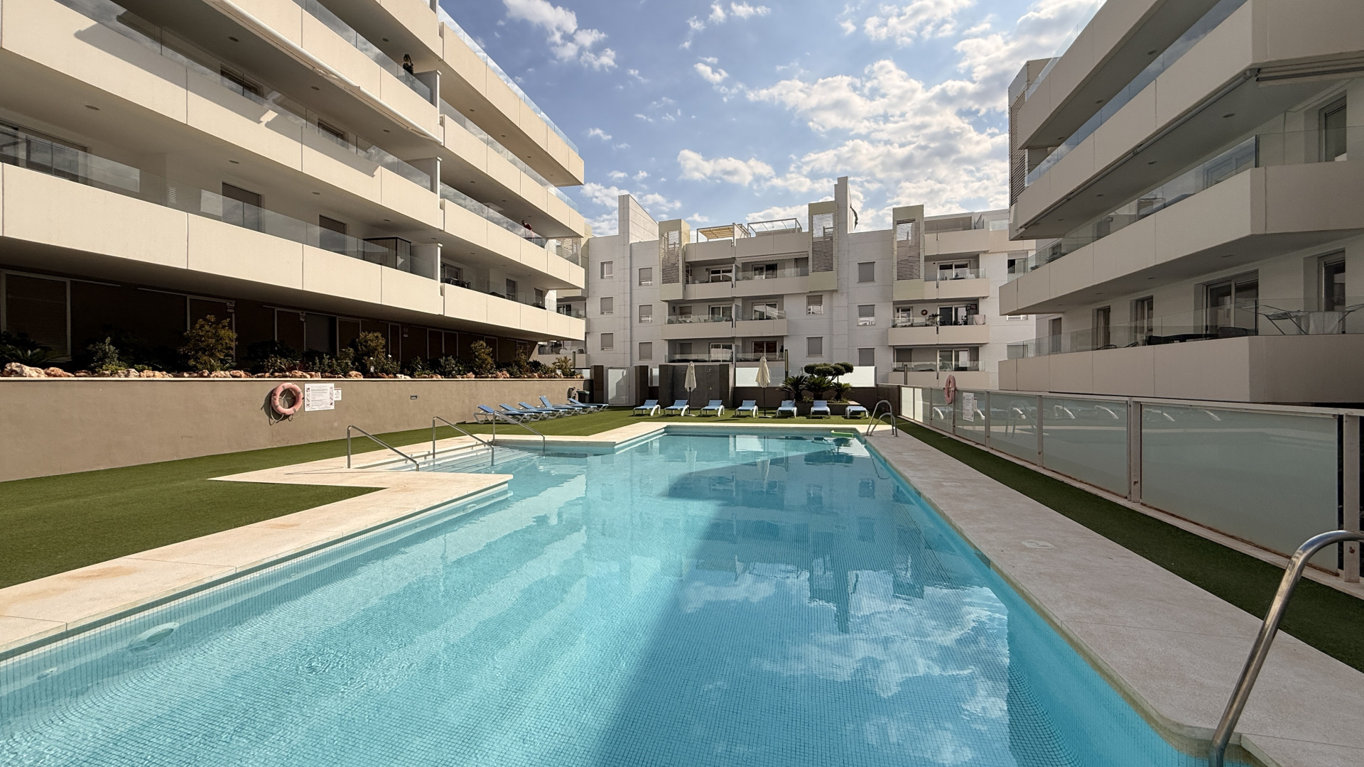 Piso de 3 Dormitorios y 2 Baños en alquiler en San Pedro de Alcántara