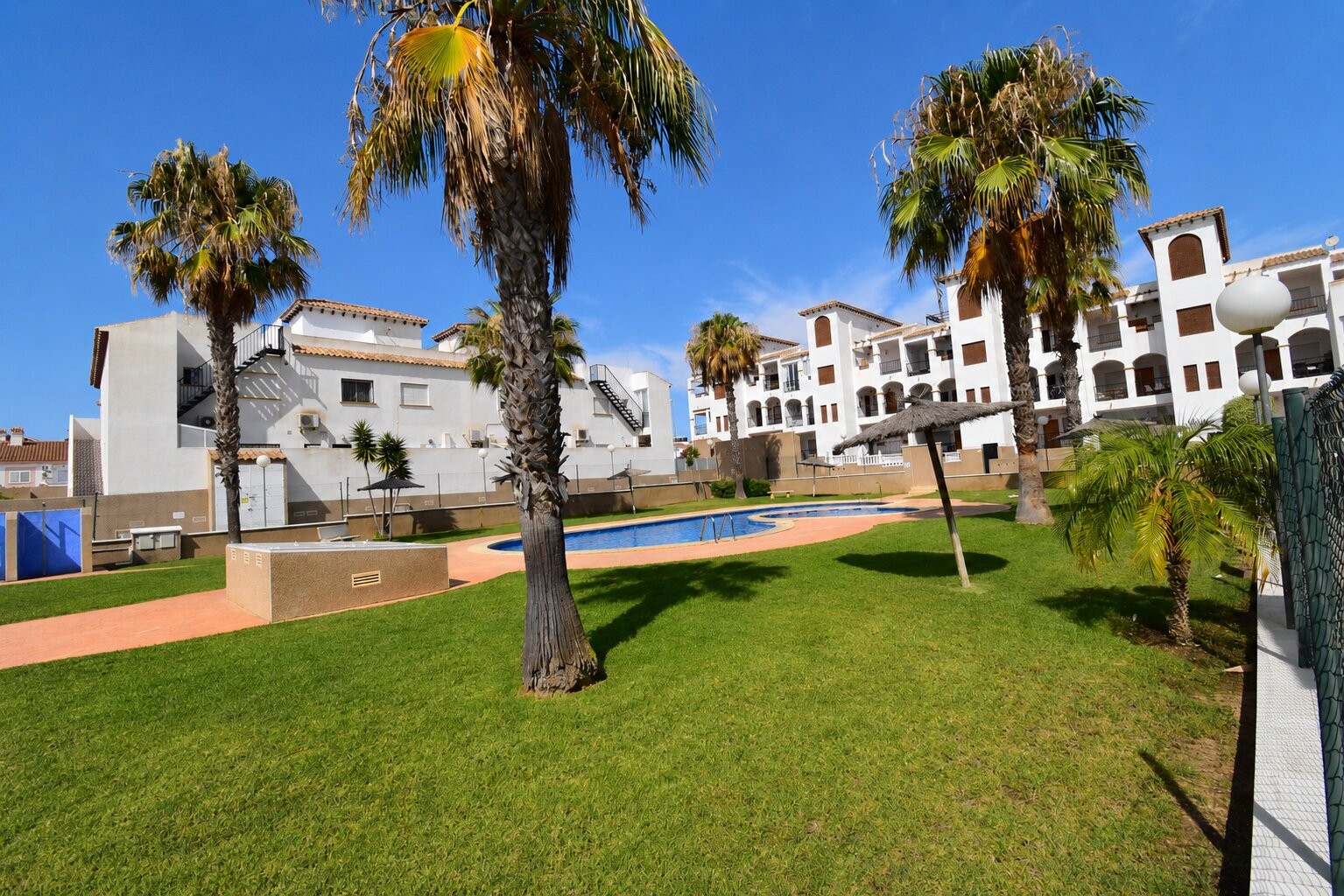 Piso de 2 Dormitorios en venta en Orihuela Costa