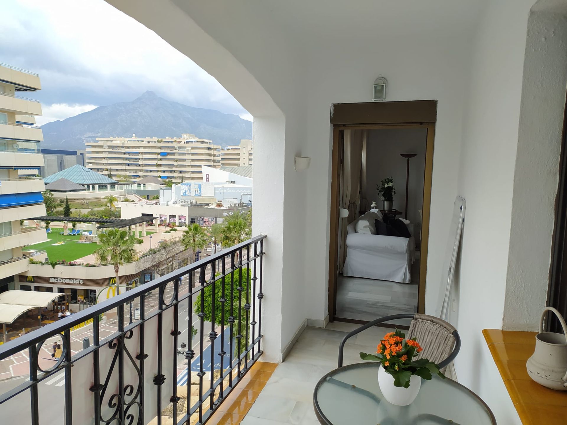 Piso de 1 Dormitorio y 1 Baño en venta en Nueva Andalucía, Marbella