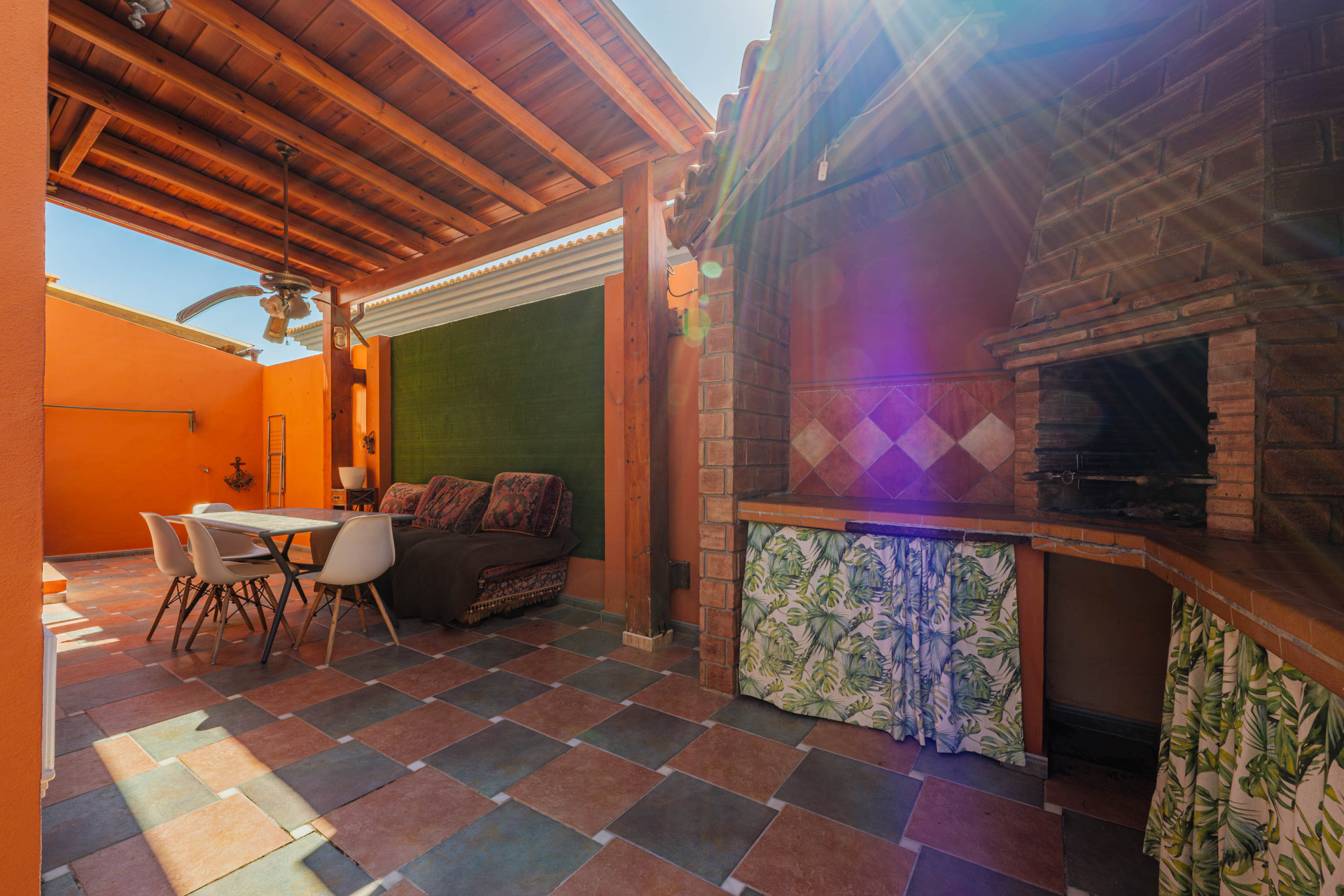Casa de 6 Dormitorios en venta en Puerto de la Torre, Málaga