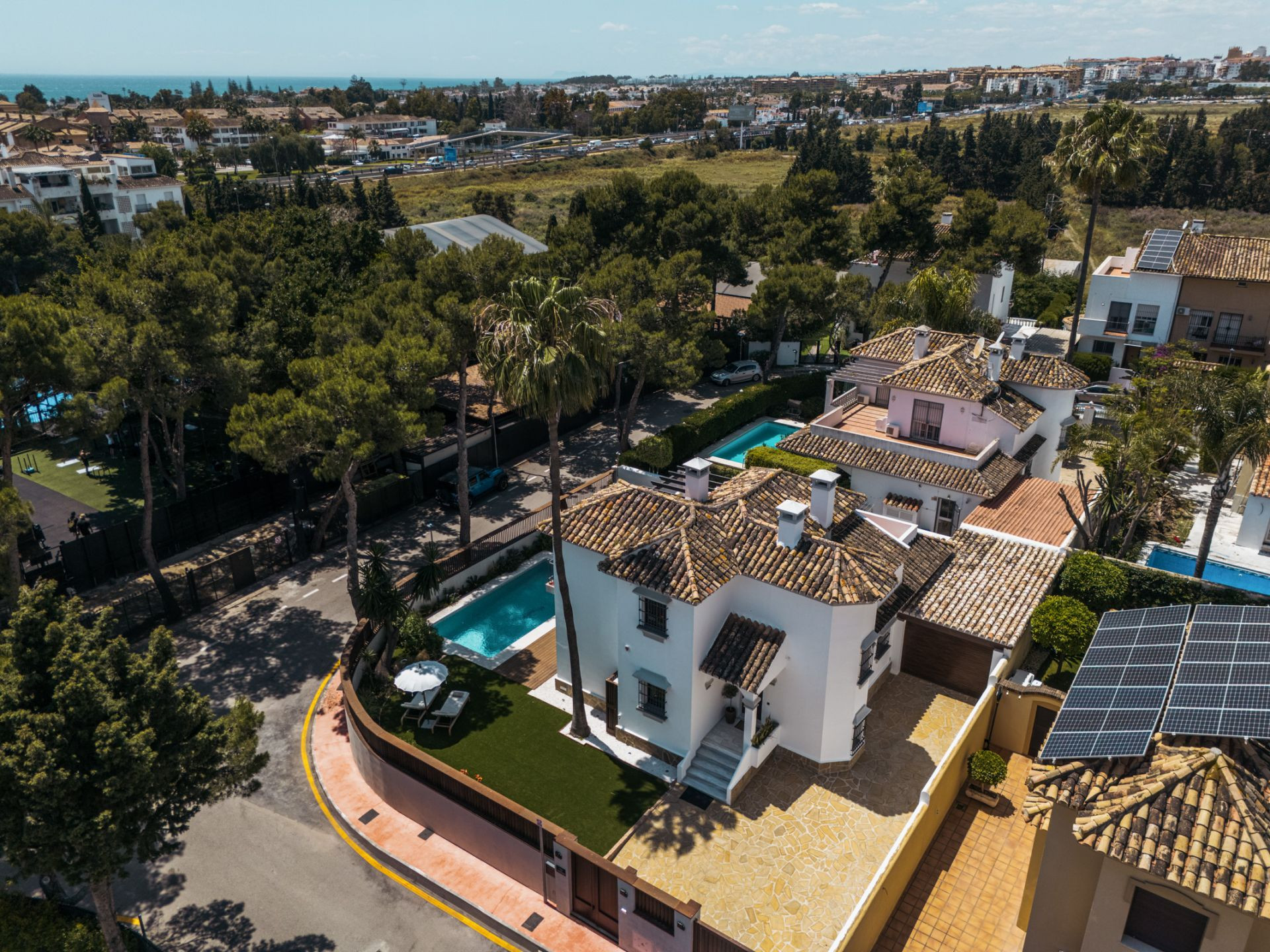6 Bed, 5 Bath - Villa for Sale in Nueva Andalucia, Marbella