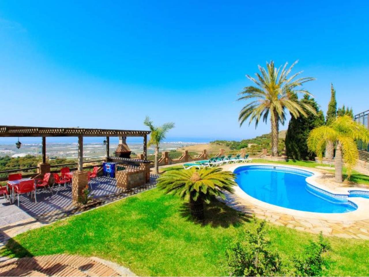 Casa Adosada de 6 Dormitorios en venta en Motril