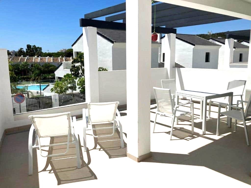 Piso de 2 Dormitorios en venta en La Alqueria, Estepona