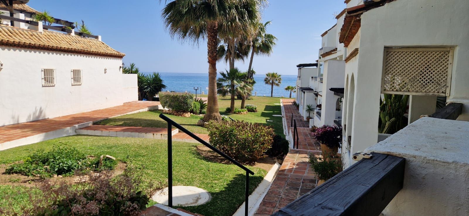 Piso de 2 Dormitorios y 2 Baños en venta en Calahonda, Mijas