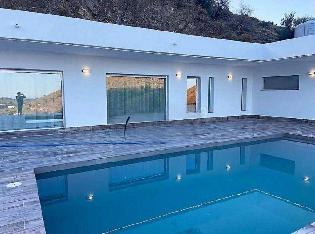 Casa de 3 Dormitorios y 2 Baños en venta en Algarrobo