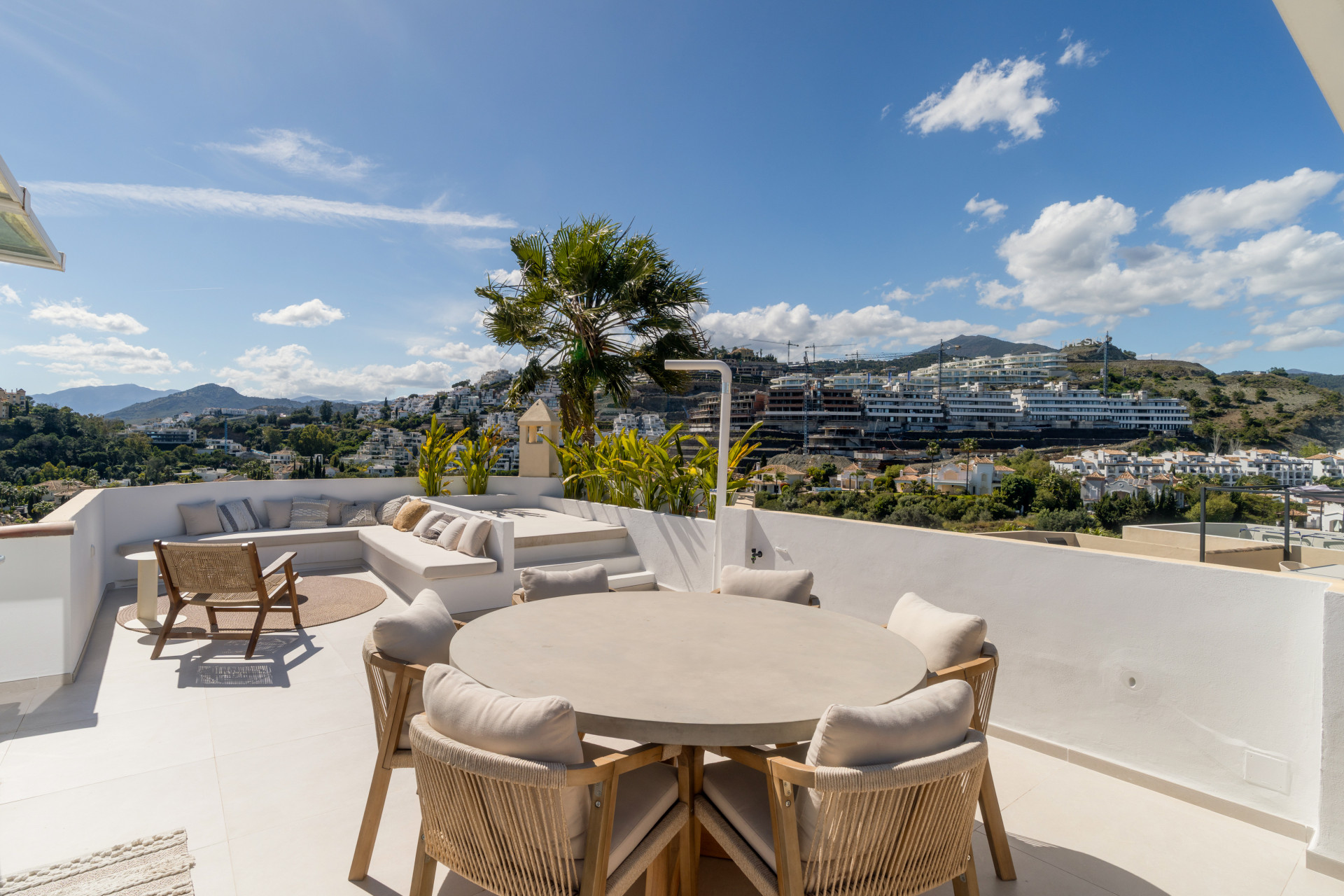 Ático de 3 Dormitorios y 3 Baños en venta en La Quinta, Benahavís