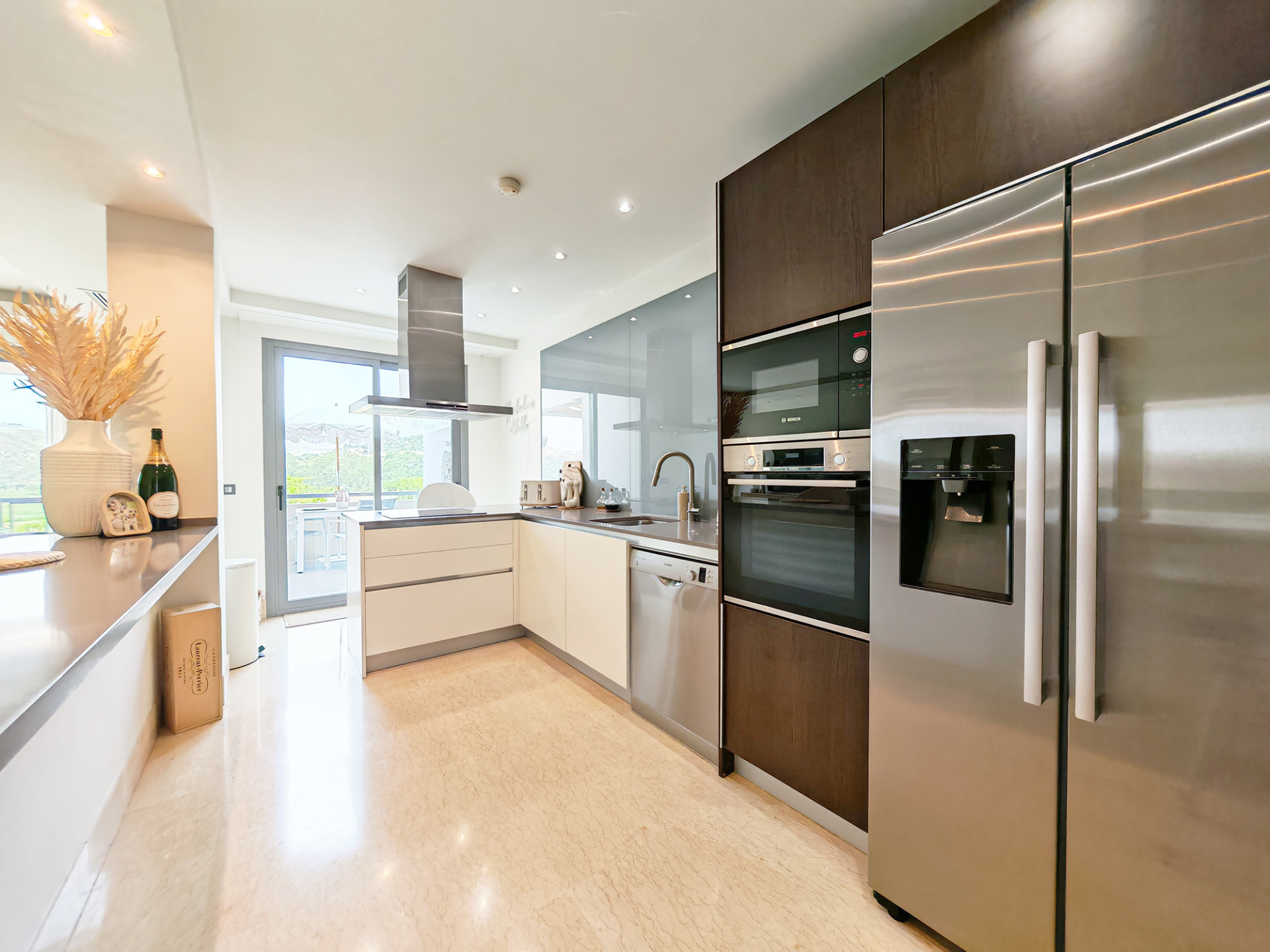 Piso de 3 Dormitorios y 2 Baños en venta en Los Arqueros, Benahavís