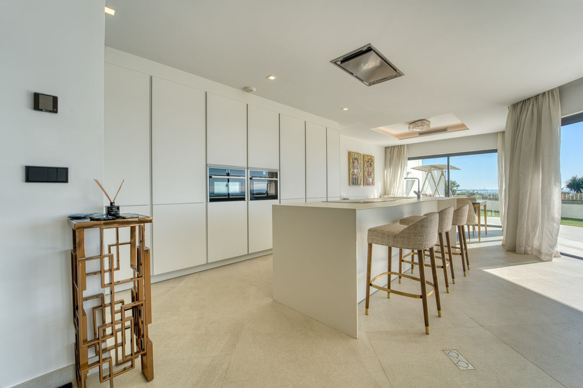 Casa Adosada de 3 Dormitorios en venta en Estepona
