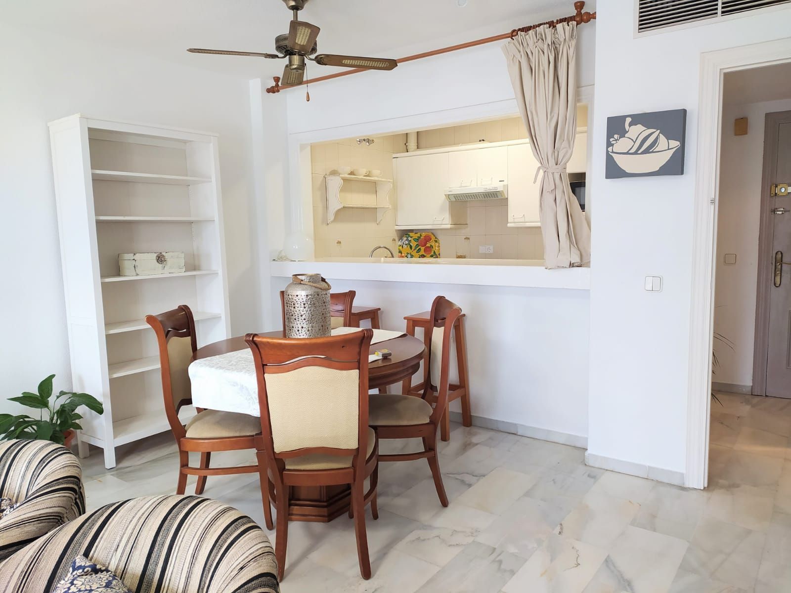 Piso de 1 Dormitorio y 1 Baño en venta en Nueva Andalucía, Marbella