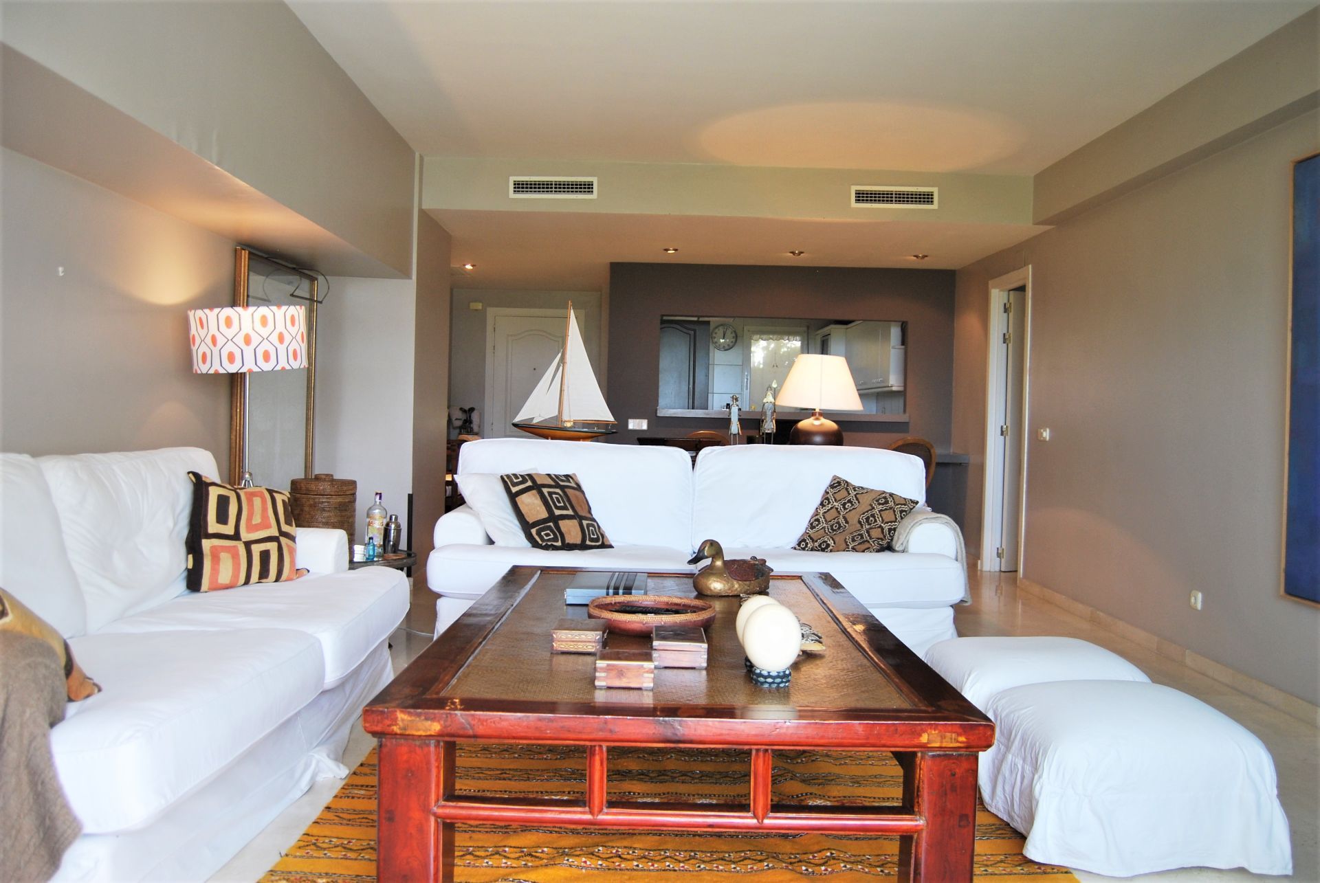 Piso de 2 Dormitorios y 2 Baños en venta en Milla de Oro, Marbella