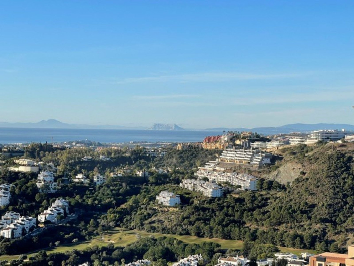 Piso de 3 Dormitorios y 2 Baños en venta en La Quinta, Benahavís